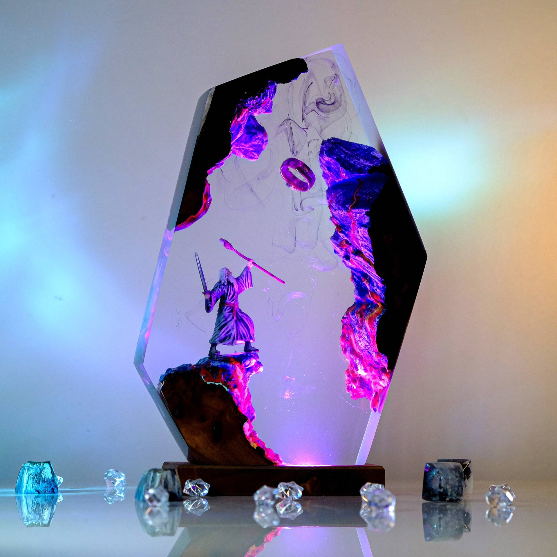 Figurka z sceny filmowej, stol – Desk Setup At Home recenzja i cena