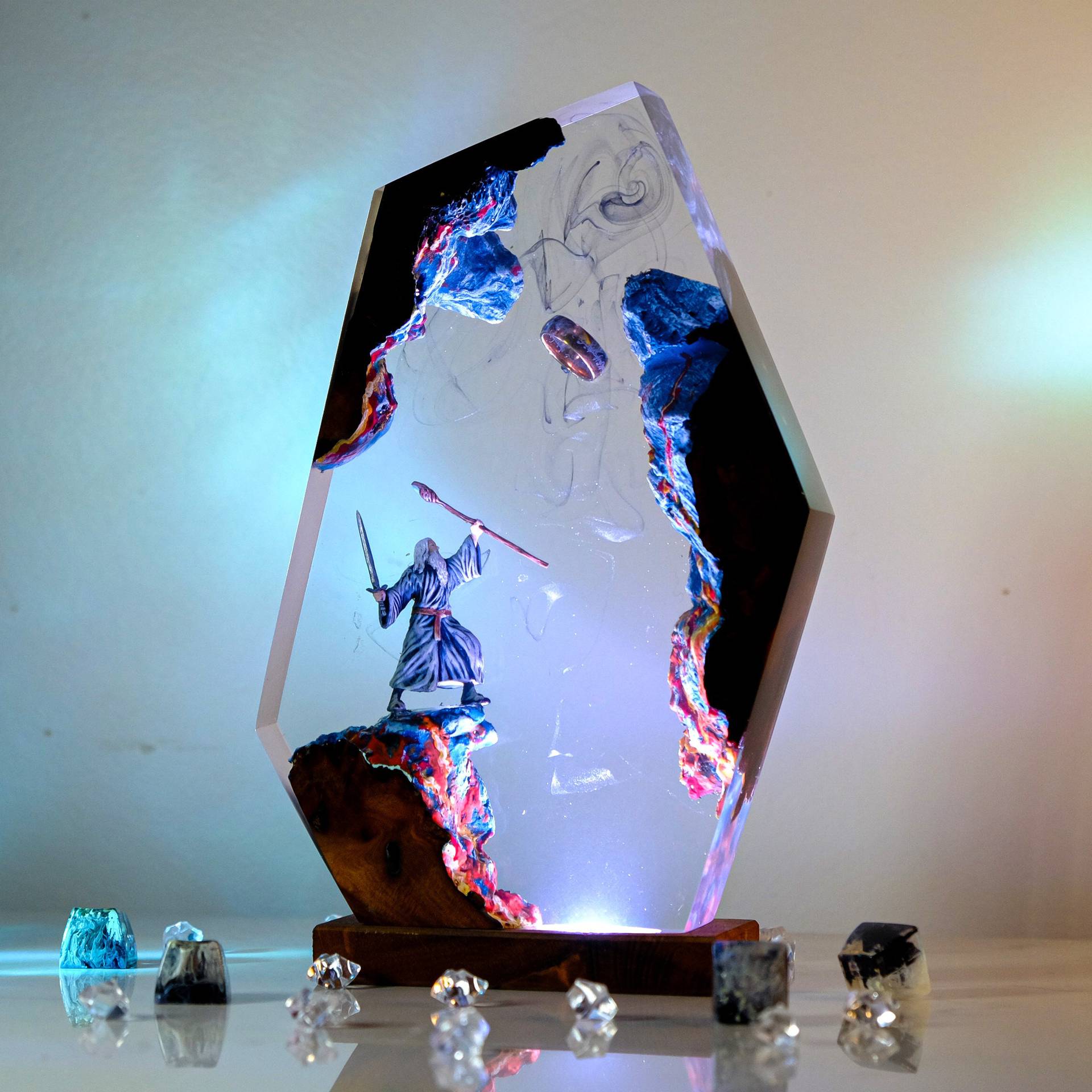 Figurka z sceny filmowej, stol – Desk Setup At Home recenzja i cena