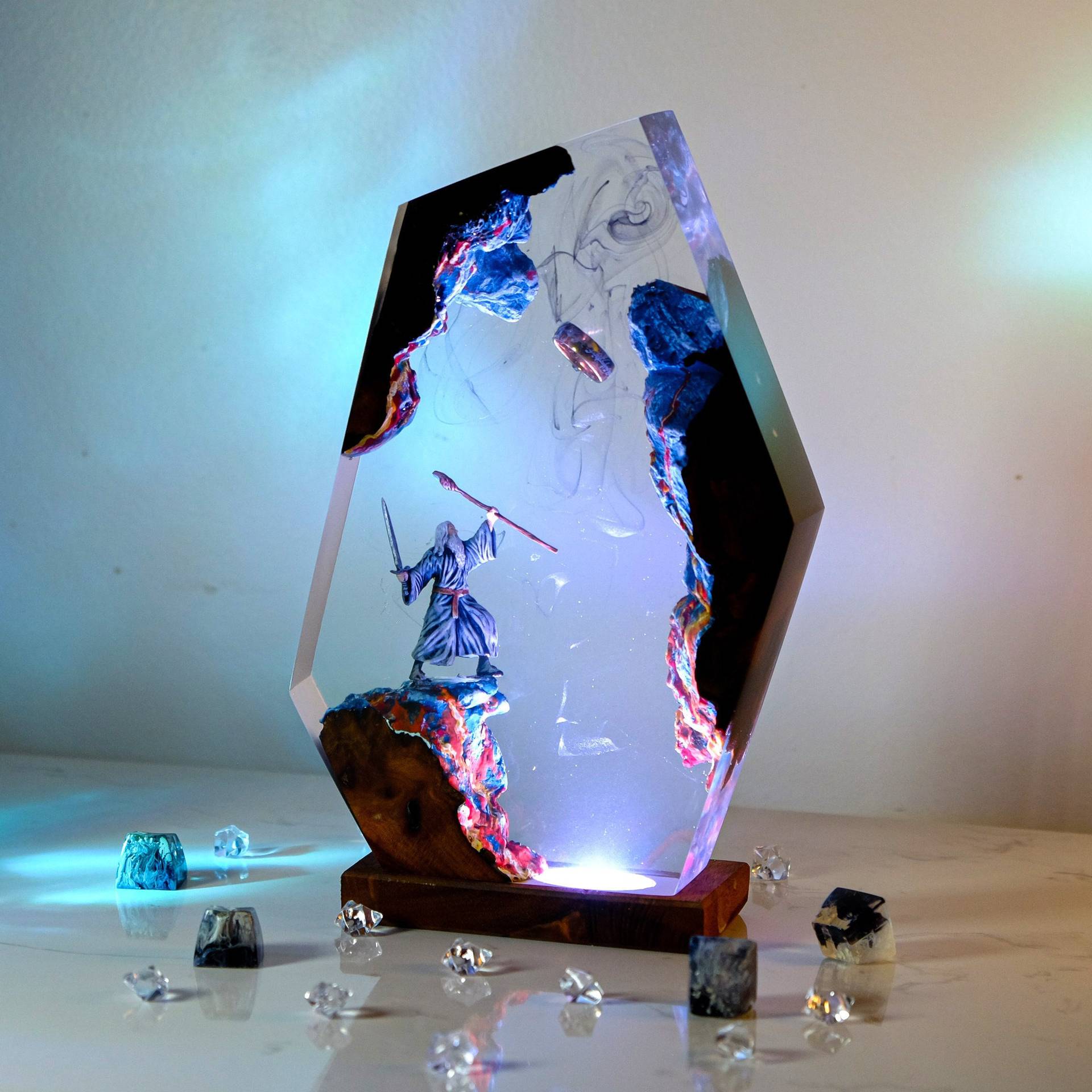 Figurka z sceny filmowej, stol – Desk Setup At Home recenzja i cena
